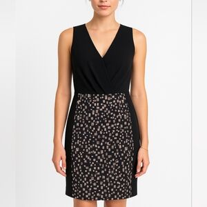 FOREVER 21 Sz XS Black Geometric Pleated V Neck Shift Dress Knee Length Lined